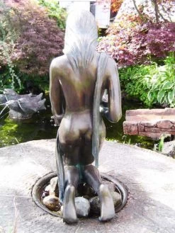 Bronzefigur Noèlle Klein (Art.Nr. 88279) -Gartenpflanzen bronzefigur noelle hinten 1280x1280